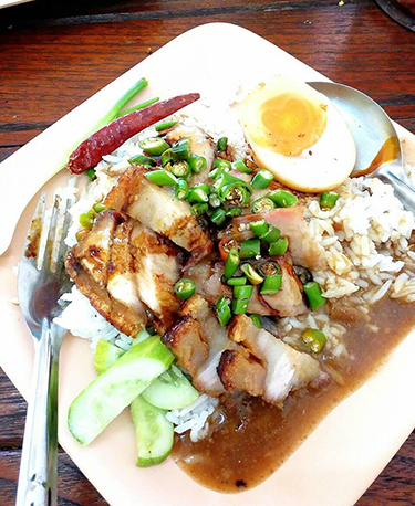 ร้านอาหารสนามหลวง : แนะนำ 15 ร้านอาหารอร่อยใกล้สนามหลวงที่ควรแวะไปลอง