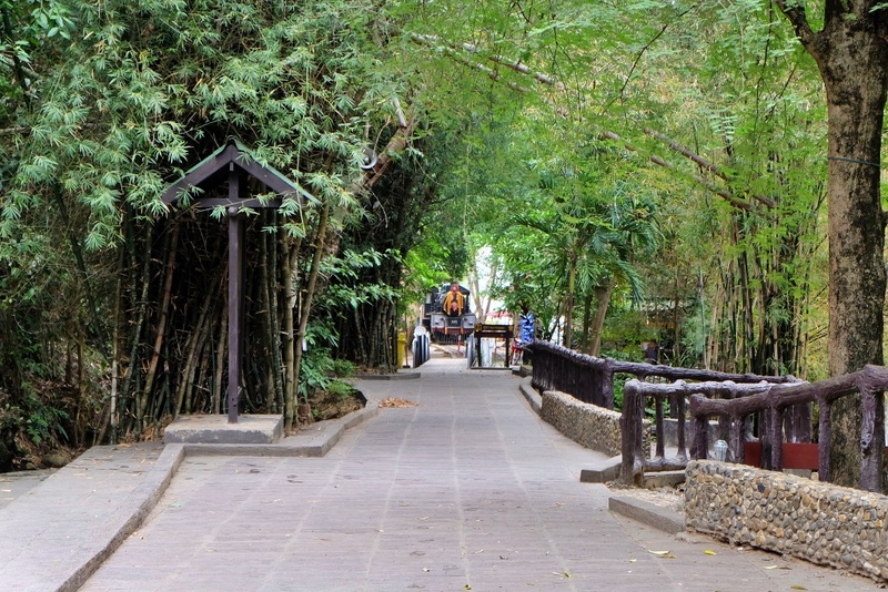 ซาฟารี ปาร์ค, ต้นจามจุรียักษ์, ทางรถไฟสายมรณะ, ที่พัก, ที่เที่ยว, ที่เที่ยวกาญจนบุรี, ที่เที่ยวกาญจนบุรี 2024, ที่เที่ยวกาญจนบุรี 2567, ที่เที่ยวกาญจนบุรี ธรรมชาติ, น้ำตกห้วยแม่ขมิ้น, น้ําตกเอราวัณ, วัดถ้ำเสือ กาญจนบุรี, สวนสัตว์เปิด ซาฟารี ปาร์ค แอนด์ แคมป์, สะพานข้ามแม่น้ำแคว, สะพานมอญ สังขละบุรี, เขาช้างเผือก, เขื่อนศรีนครินทร์, เที่ยวกาญจนบุรี, เที่ยวกาญจนบุรี 2024, เที่ยวกาญจนบุรี 2567, เที่ยวเมืองกาญ, top 30+ ที่เที่ยวกาญจนบุรี [กรกฎาคม 2024] สัมผัสธรรมชาติ ใกล้กรุงเทพฯ