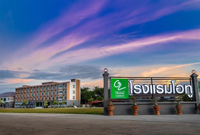 1. โรงแรมโอทู ลพบุรี O2 Hotel Lopburi, 2. ฮ็อป อินน์ ลพบุรี, 3. ลติชา รีสอร์ท, 4. YSW Hotel, 5. Pannara Hotel โรงแรมปันนารา, 6. Windsor Park Resort, 7. ตติภพ Tatiphob, 8. โรงแรมโฮมเพลส, 9. PAKLOP RESORT, 10. The​ Charlotte​ Smart Hotel Lopburi, Top 10+ ที่พักลพบุรี ในตัวเมือง ราคาหลักร้อย อัปเดต 2024