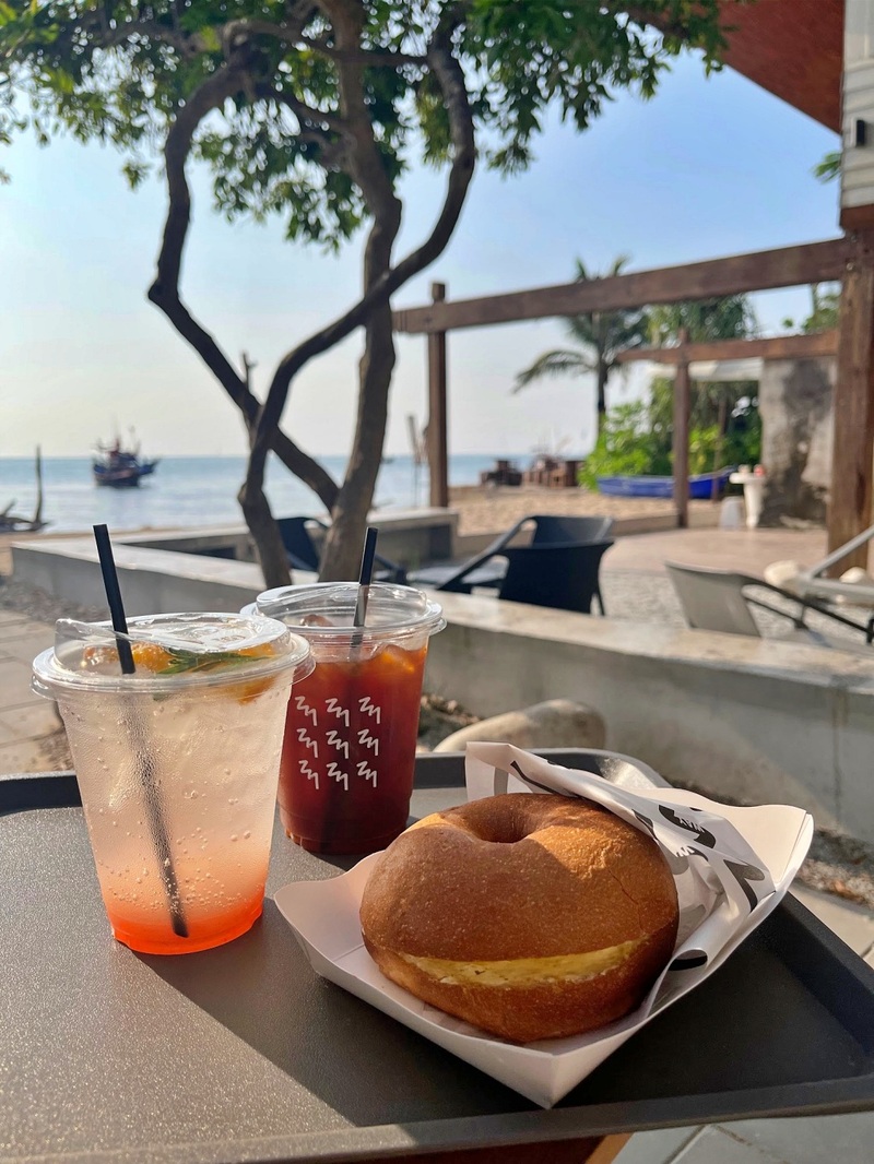 artory cafe & crafts, namon nomwan, open house cafe, red temp coffee, seafood club bangsean, จุดชมวิวเขาสามมุข, ซีฟู้ดคลับ บางแสน, ตลาดหนองมน, ถนนคนเดินบางแสน, ทะเลบางแสน, ที่เที่ยวบางแสน, ที่เที่ยวบางแสน 2023, ที่เที่ยวบางแสน 2024, ที่เที่ยวบางแสน 2566, บางแสน, บางแสน 2024, บางแสน 2567, สวนสัตว์เปิดเขาเขียว, หน้ามนหนมหวาน, หาดบางแสน, หาดวอนนภา, อ่างเก็บน้ำบางพระ, เขาสามมุข, เที่ยวบางแสน, เที่ยวบางแสน 2024, เที่ยวบางแสน 2567, top 21+ ที่เที่ยวบางแสน [กรกฎาคม 2024] ที่ต้องแวะเช็คอิน พักผ่อนสบาย ๆ ในช่วงวันหยุด
