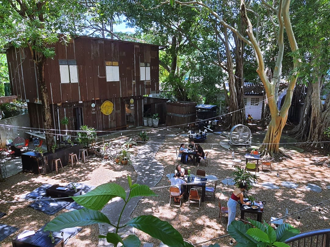 artory cafe & crafts, namon nomwan, open house cafe, red temp coffee, seafood club bangsean, จุดชมวิวเขาสามมุข, ซีฟู้ดคลับ บางแสน, ตลาดหนองมน, ถนนคนเดินบางแสน, ทะเลบางแสน, ที่เที่ยวบางแสน, ที่เที่ยวบางแสน 2023, ที่เที่ยวบางแสน 2024, ที่เที่ยวบางแสน 2566, บางแสน, บางแสน 2024, บางแสน 2567, สวนสัตว์เปิดเขาเขียว, หน้ามนหนมหวาน, หาดบางแสน, หาดวอนนภา, อ่างเก็บน้ำบางพระ, เขาสามมุข, เที่ยวบางแสน, เที่ยวบางแสน 2024, เที่ยวบางแสน 2567, top 21+ ที่เที่ยวบางแสน [กรกฎาคม 2024] ที่ต้องแวะเช็คอิน พักผ่อนสบาย ๆ ในช่วงวันหยุด