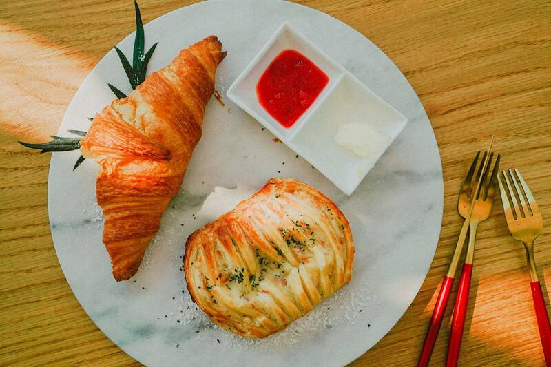 artory cafe & crafts, namon nomwan, open house cafe, red temp coffee, seafood club bangsean, จุดชมวิวเขาสามมุข, ซีฟู้ดคลับ บางแสน, ตลาดหนองมน, ถนนคนเดินบางแสน, ทะเลบางแสน, ที่เที่ยวบางแสน, ที่เที่ยวบางแสน 2023, ที่เที่ยวบางแสน 2024, ที่เที่ยวบางแสน 2566, บางแสน, บางแสน 2024, บางแสน 2567, สวนสัตว์เปิดเขาเขียว, หน้ามนหนมหวาน, หาดบางแสน, หาดวอนนภา, อ่างเก็บน้ำบางพระ, เขาสามมุข, เที่ยวบางแสน, เที่ยวบางแสน 2024, เที่ยวบางแสน 2567, top 21+ ที่เที่ยวบางแสน [กรกฎาคม 2024] ที่ต้องแวะเช็คอิน พักผ่อนสบาย ๆ ในช่วงวันหยุด