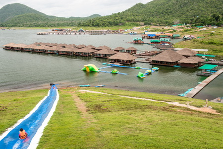 รักษ์น้ำรีสอร์ต ที่พักมัลดีฟเมืองไทย นอนบนแพหรู