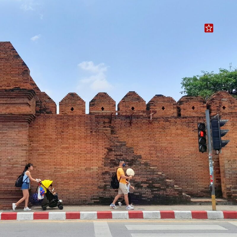 backpacker, chiangmai street art, reviewchiangmai, ตลาดประตูเชียงใหม่, ตลาดสมเพชร, ที่เที่ยวในเชียงใหม่, ประตูท่าแพ, รีวิวเชียงใหม่, ท่าแพ life style ใจกลางเมืองเชียงใหม่