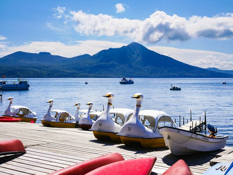 asahiyama zoo, daimaru, hill of the buddha, hokkaido shrine, jigokudani noboribetsu, lake shikotsu, makomonai takino, mt. moiwa, nijo market, nikka, ningle terrance, niseko village ski resort, noren yokocho, otaru, otaru aquarium, sapporo station, sapporo stellar place, snow festival, susukino, tanukikoji, ขนมฮอกไกโด, คลองโอตารุ, จุดชมวิวโมอิวะ, ซัปโปโร, ซูซูกิโนะ, ตลาดนิโจ, ทะเลสาปชิโกสึ, ทานูกิโคจิ, นิเซโกะ สกีรีสอร์ท, พิพิธภัณฑ์สัตว์น้ำโอตารุ, ภูเขาโมอิวะ, ย่านซูซูกิโนะ, ลานสกีฮอกไกโด, ศาลเจ้าฮอกไกโด, สถานีรถไฟซัปโปโร, สวนสัตว์อาซาฮิยามะ, หมู่บ้านเทพนิยาย, หุบเขานรก, ฮอกไกโด 2024, ฮอกไกโด 2567, เที่ยวฮอกไกโด 2024, เที่ยวฮอกไกโด 2567, เนินเขาแห่งพระพุทธเจ้า, เเล่นสกีฮอกไกโด, แลนด์มาร์ฮอกไกโด, โมอาย ฮอกไกโด, top 15+ ที่เที่ยวฮอกไกโด 2024 เก็บทุกจุดแลนด์มาร์ค บรรยากาศฟินๆ