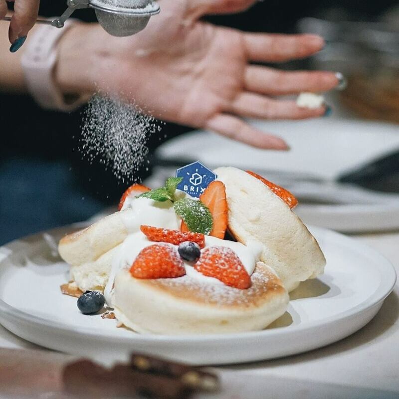 top 10+ ร้านขนมพรีเมียม คาเฟ่ของคนรักขนมหวาน ขนมไทย ย่านทองหล่อ-เอกมัย