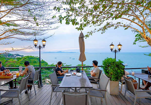 คาเฟ่พัทยา : รวมคาเฟ่น่าเช็คอิน เเละไม่ควรพลาด (มีร้านริมทะเล)
