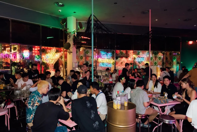 top 10+ ร้านนั่งชิว กรุงเทพ 2024 เน้นบรรยากาศ จิบเครื่องดื่มเพลินๆ