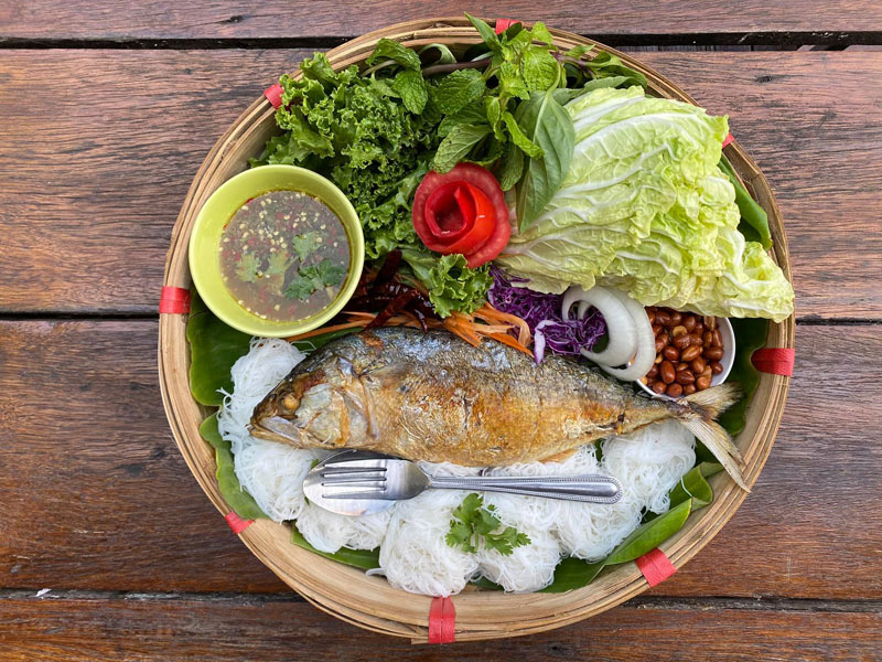 เที่ยวนครนายก, นครนายก, คาเฟ่นครนายก, คาเฟ่นครนายก 20 ร้านเด็ด อัพเดท 2024  วิวริมน้ำ ใกล้เขื่อน บรรยากาศดี  น่าแชะภาพ