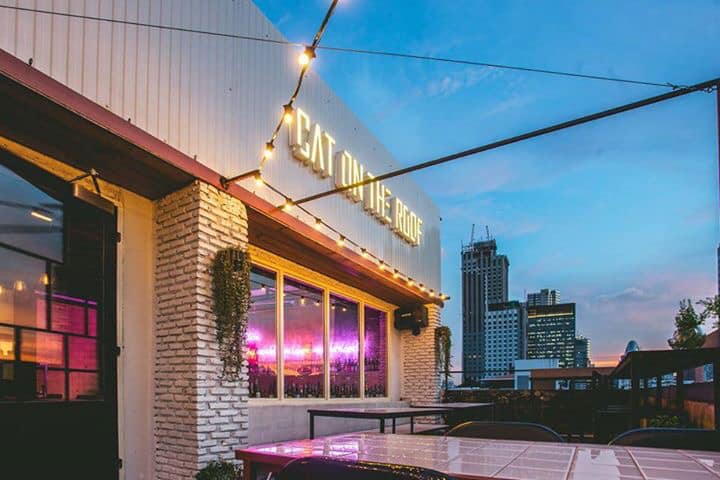 ร้าน hang out นั่งชิล กทม. รวมร้านเด็ดบรรยากาศดีแฮงเอาท์ไม่ควรพลาด!