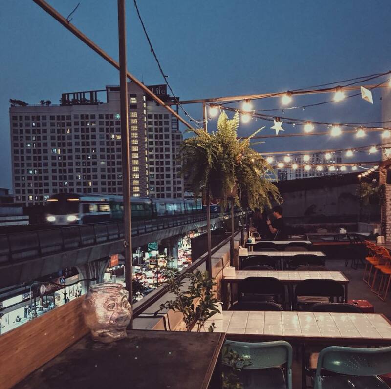 ร้าน hang out นั่งชิล กทม. รวมร้านเด็ดบรรยากาศดีแฮงเอาท์ไม่ควรพลาด!