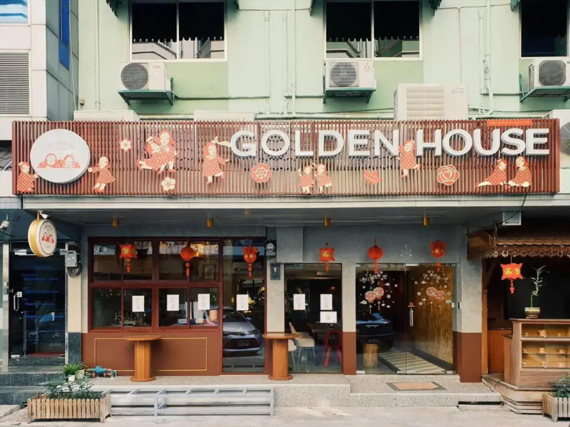 1. Golden House, 2. โรงแรมอโนมา แกรนด์ กรุงเทพฯ, 3. หลับดีโฮสเทลกรุงเทพสยาม, 4. Bed@Town, 5. Aphrodite Inn Bangkok, 6. โรงแรมโนโวเทล, 7. Reno Hotel, 8. ฮอลิเดย์ อินน์ กรุงเทพฯ, 9. โรงแรม บางกอก ซิตี้ อินน์, 10. Grande Centre Point Ratchadamri, 11. ไอบิส กรุงเทพ สยาม, 12. กฤษณ์ไทย เรสซิเดนซ์, 13. Mercure Bangkok Siam, 14. LiT BANGKOK Hotel, 15. โรงแรมเซ็นทาราแกรนด์ บางกอก คอนเวนชัน เซ็นเตอร์ แอท เซ็นทรัลเวิลด์, Top 15+ โรงแรมใกล้เซ็นทรัลเวิลด์ ราคาไม่แพง เดินจาก BTS ได้!