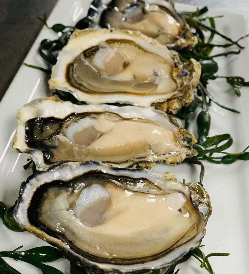 ร้านอาหารริมทะเล พัทยา : รวมร้านบรรยากาศดี พิกัด : ริมหาดพัทยา ไม่ไปไม่ได้แล้ววว