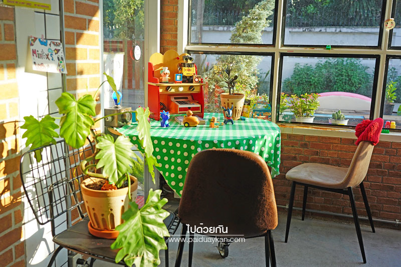 ร้านกาแฟลาดพร้าว, คาเฟ่ลาดพร้าว, ริ คาเฟ่, ริ คาเฟ่  ร้านกาแฟสไตล์ของเล่นสุดคิวท์