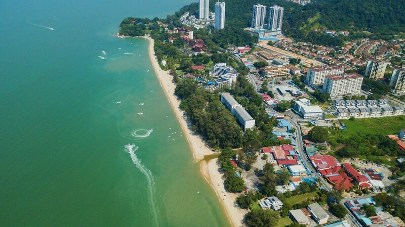 batu ferringhi, butterfly farm, chew jetty, chulia street, chulia street night hawker stall, david goh, entopia, george town, interactive painting, kek lok si, lok lok, penang butterfly farm, penang hills, penang street arts, pinang peranakan mansion, rainbow skywalk, spedahub, street arts, the mugshot cafe, top view, tropical spice garden, wan tan mee, กิจกรรมปาร์ตี้ในสวน, คฤหาสน์เปอรานากัน, จอร์จ ทาวน์, จุดถ่ายรูปปีนัง, จูเลีย สตรีท, ชายหาดบาตู, ทางเดินลอยฟ้าสายรุ้ง, นั่งรถไฟไปปีนัง, ปีนัง2023, ภาพวาดกำแพง, มาเลเซีย2023, วัดเก็กลกสี่, วัดเขาเต่า, สตรีทฟู๊ดปีนัง, สตรีทอาร์ตปีนัง, สถานที่ท่องเที่ยวปีนัง, สถานที่ท่องเที่ยวมาเลเซีย, สวนผีเสื้อ, สวนพฤกษศาตร์, หมู่บ้านชาวประมง, เกาะปีนัง, เจดีย์สมเด็จพระรามหก, เที่ยวปีนัง, เที่ยวปีนังมาเลเซีย, เที่ยวมาเลเซีย, เที่ยวมาเลเซียปีนัง, เบเกอรี่จอร์จทาวน์, top 12+ ที่เที่ยวปีนัง มาเลเซีย 2024 แบบสายชิลล์ ชมสตรีทอาร์ต แวะทานสตรีทฟู๊ด