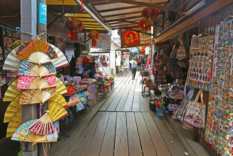 batu ferringhi, butterfly farm, chew jetty, chulia street, chulia street night hawker stall, david goh, entopia, george town, interactive painting, kek lok si, lok lok, penang butterfly farm, penang hills, penang street arts, pinang peranakan mansion, rainbow skywalk, spedahub, street arts, the mugshot cafe, top view, tropical spice garden, wan tan mee, กิจกรรมปาร์ตี้ในสวน, คฤหาสน์เปอรานากัน, จอร์จ ทาวน์, จุดถ่ายรูปปีนัง, จูเลีย สตรีท, ชายหาดบาตู, ทางเดินลอยฟ้าสายรุ้ง, นั่งรถไฟไปปีนัง, ปีนัง2023, ภาพวาดกำแพง, มาเลเซีย2023, วัดเก็กลกสี่, วัดเขาเต่า, สตรีทฟู๊ดปีนัง, สตรีทอาร์ตปีนัง, สถานที่ท่องเที่ยวปีนัง, สถานที่ท่องเที่ยวมาเลเซีย, สวนผีเสื้อ, สวนพฤกษศาตร์, หมู่บ้านชาวประมง, เกาะปีนัง, เจดีย์สมเด็จพระรามหก, เที่ยวปีนัง, เที่ยวปีนังมาเลเซีย, เที่ยวมาเลเซีย, เที่ยวมาเลเซียปีนัง, เบเกอรี่จอร์จทาวน์, top 12+ ที่เที่ยวปีนัง มาเลเซีย 2024 แบบสายชิลล์ ชมสตรีทอาร์ต แวะทานสตรีทฟู๊ด