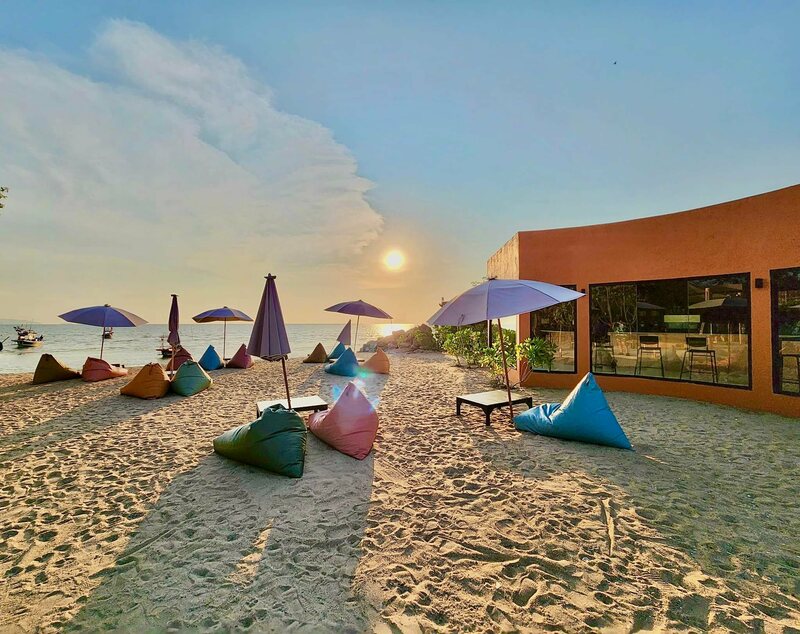 คาเฟ่ บางแสน ชี้พิกัดคาเฟ่บรรยากาศดี มีร้านติดริมทะเล ที่สายคาเฟ่ห้ามพลาดเมื่อไปชลบุรี!