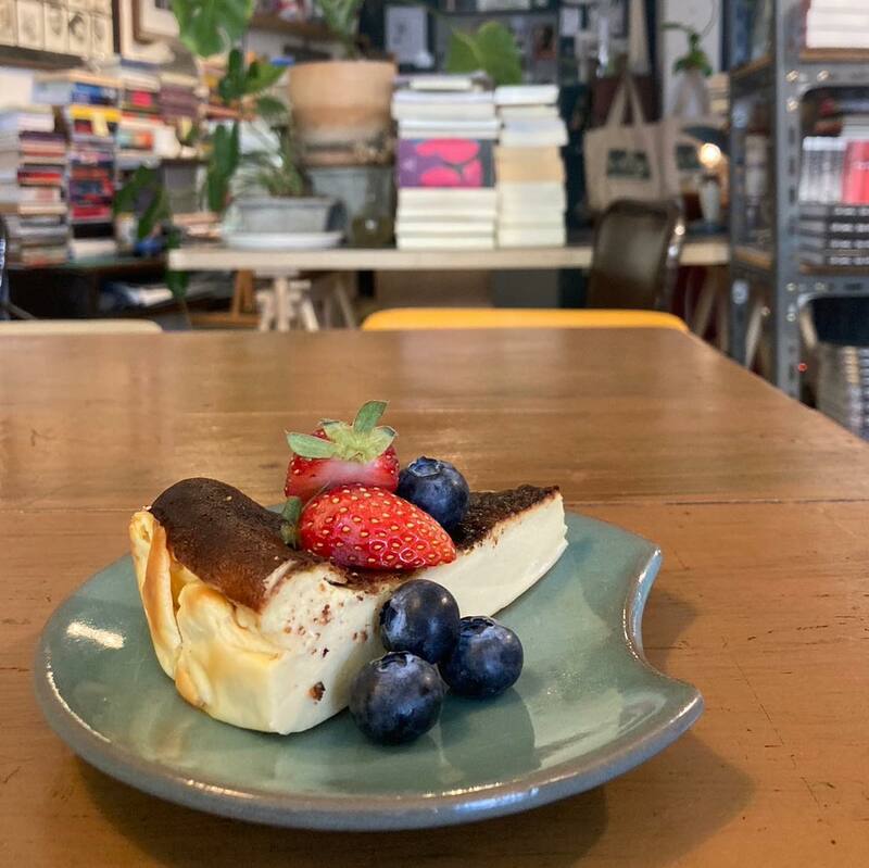 top 12+ ร้าน book cafe' คาเฟ่น่านั่งของคนรักหนังสือ @กรุงเทพฯ