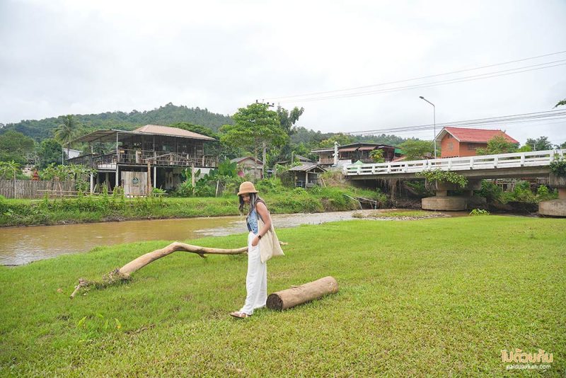 เมืองคอง, ฮัก​เมือง​คอง​, คาเฟ่เมืองคอง, ฮัก​เมือง​คอง​ คาเฟ่และที่พักสุดชิล ริมน้ำคอง