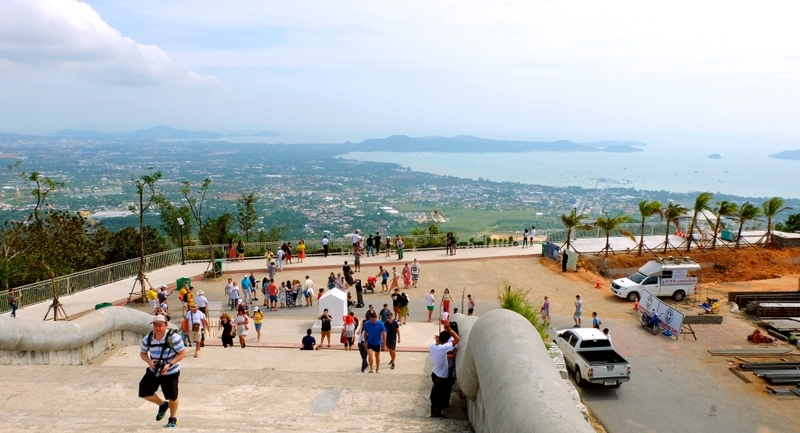 aquaria phuket, aquariaphuket, banana beach, blackrock, blackrockviewpoint, hanuman world, honeymoon island, katabeach, maikhaobeach, nuibeach, phuket, phuket fantasea, phuket old town, phuketfantasea, streetartภูเก็ต, tiger kingdom phuket, จุดชมวิวผาหินดำ, จุดชมวิวเขารัง, ตลาดอาหารทะเล ภูเก็ต, ตลาดอาหารทะเล ราไวย์, ท่องเที่ยวภูเก็ต, ที่เที่ยวภูเก็ต, ที่เที่ยวภูเก็ต 2024, ที่เที่ยวภูเก็ต 2567, น้ำตกโตนไทร, ประภาคารกาญจนาภิเษก, ป่าตอง, ผาหินดำ, พระผุด ภูเก็ต, พระมิ่งมงคลเอกนาคคีรี, พระใหญ่ภูเก็ต, พระใหญ่เมืองภูเก็ต, พิพิธภัณฑ์สัตว์น้ำ, ภูเก็ต, ภูเก็ต 2024, ภูเก็ต 2567, ภูเก็ตแฟนตาซี, มหัศจรรย์กมลา, ย่านเมืองเก่าภูเก็ต, วัดพระทอง, วัดพระผุด, สวนเสือภูเก็ต, หนุมานเวิลด์, หาดกล้วย, หาดกะตะ, หาดนุ้ย, หาดป่าตอง, หาดไม้ขาว, อควาเรียภูเก็ต, อควาเรียม ภูเก็ต, เกาะรูปหัวใจ ภูเก็ต, เกาะเฮ, เกาะแก้วพิศดาร, เกาะแก้วใหญ่, เกาะไม้ท่อน, เขารัง, เที่ยวภูเก็ต, เที่ยวภูเก็ต 2024, เที่ยวภูเก็ต 2567, แหลมพรหมเทพ, top 20+ ที่เที่ยวภูเก็ต [กรกฎาคม 2024] สวรรค์ของคนรักทะเล เมืองแห่งไข่มุกอันดามันและธรรมชาติอันงดงาม