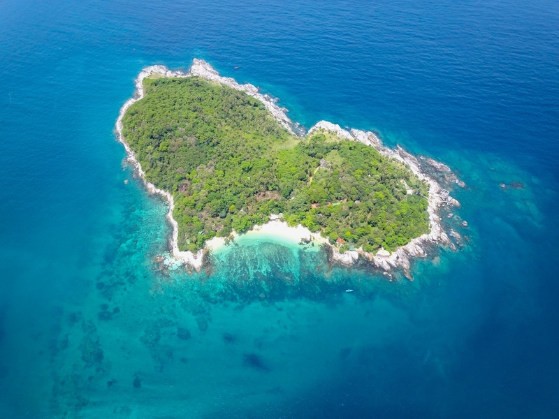 aquaria phuket, aquariaphuket, banana beach, blackrock, blackrockviewpoint, hanuman world, honeymoon island, katabeach, maikhaobeach, nuibeach, phuket, phuket fantasea, phuket old town, phuketfantasea, streetartภูเก็ต, tiger kingdom phuket, จุดชมวิวผาหินดำ, จุดชมวิวเขารัง, ตลาดอาหารทะเล ภูเก็ต, ตลาดอาหารทะเล ราไวย์, ท่องเที่ยวภูเก็ต, ที่เที่ยวภูเก็ต, ที่เที่ยวภูเก็ต 2024, ที่เที่ยวภูเก็ต 2567, น้ำตกโตนไทร, ประภาคารกาญจนาภิเษก, ป่าตอง, ผาหินดำ, พระผุด ภูเก็ต, พระมิ่งมงคลเอกนาคคีรี, พระใหญ่ภูเก็ต, พระใหญ่เมืองภูเก็ต, พิพิธภัณฑ์สัตว์น้ำ, ภูเก็ต, ภูเก็ต 2024, ภูเก็ต 2567, ภูเก็ตแฟนตาซี, มหัศจรรย์กมลา, ย่านเมืองเก่าภูเก็ต, วัดพระทอง, วัดพระผุด, สวนเสือภูเก็ต, หนุมานเวิลด์, หาดกล้วย, หาดกะตะ, หาดนุ้ย, หาดป่าตอง, หาดไม้ขาว, อควาเรียภูเก็ต, อควาเรียม ภูเก็ต, เกาะรูปหัวใจ ภูเก็ต, เกาะเฮ, เกาะแก้วพิศดาร, เกาะแก้วใหญ่, เกาะไม้ท่อน, เขารัง, เที่ยวภูเก็ต, เที่ยวภูเก็ต 2024, เที่ยวภูเก็ต 2567, แหลมพรหมเทพ, top 20+ ที่เที่ยวภูเก็ต [กรกฎาคม 2024] สวรรค์ของคนรักทะเล เมืองแห่งไข่มุกอันดามันและธรรมชาติอันงดงาม