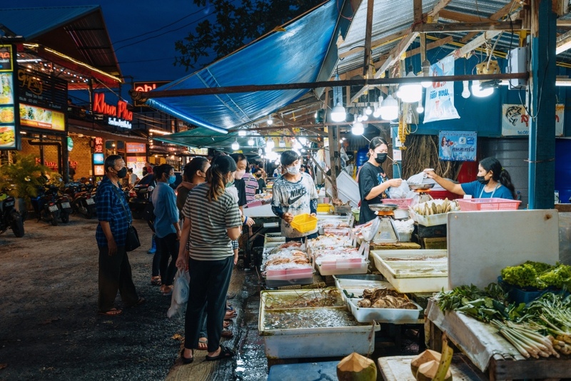 aquaria phuket, aquariaphuket, banana beach, blackrock, blackrockviewpoint, hanuman world, honeymoon island, katabeach, maikhaobeach, nuibeach, phuket, phuket fantasea, phuket old town, phuketfantasea, streetartภูเก็ต, tiger kingdom phuket, จุดชมวิวผาหินดำ, จุดชมวิวเขารัง, ตลาดอาหารทะเล ภูเก็ต, ตลาดอาหารทะเล ราไวย์, ท่องเที่ยวภูเก็ต, ที่เที่ยวภูเก็ต, ที่เที่ยวภูเก็ต 2024, ที่เที่ยวภูเก็ต 2567, น้ำตกโตนไทร, ประภาคารกาญจนาภิเษก, ป่าตอง, ผาหินดำ, พระผุด ภูเก็ต, พระมิ่งมงคลเอกนาคคีรี, พระใหญ่ภูเก็ต, พระใหญ่เมืองภูเก็ต, พิพิธภัณฑ์สัตว์น้ำ, ภูเก็ต, ภูเก็ต 2024, ภูเก็ต 2567, ภูเก็ตแฟนตาซี, มหัศจรรย์กมลา, ย่านเมืองเก่าภูเก็ต, วัดพระทอง, วัดพระผุด, สวนเสือภูเก็ต, หนุมานเวิลด์, หาดกล้วย, หาดกะตะ, หาดนุ้ย, หาดป่าตอง, หาดไม้ขาว, อควาเรียภูเก็ต, อควาเรียม ภูเก็ต, เกาะรูปหัวใจ ภูเก็ต, เกาะเฮ, เกาะแก้วพิศดาร, เกาะแก้วใหญ่, เกาะไม้ท่อน, เขารัง, เที่ยวภูเก็ต, เที่ยวภูเก็ต 2024, เที่ยวภูเก็ต 2567, แหลมพรหมเทพ, top 20+ ที่เที่ยวภูเก็ต [กรกฎาคม 2024] สวรรค์ของคนรักทะเล เมืองแห่งไข่มุกอันดามันและธรรมชาติอันงดงาม