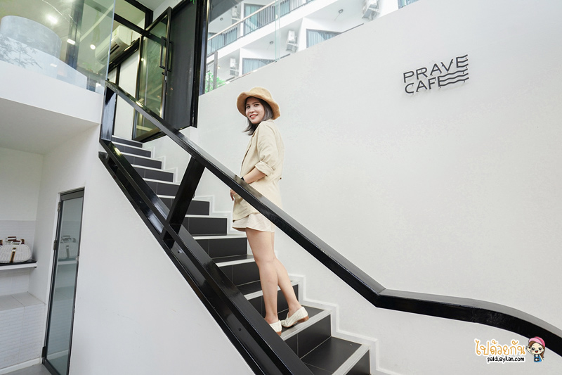 Prave Cafe ศรีราชา คาเฟ่ฟีลมินิมอล คลุมโทนขาวดำ ริมทะเล