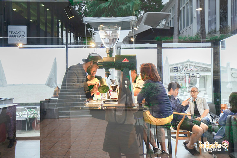 คาเฟ่ศรีราชา, ร้านกาแฟศรีราชา, ศรีราชา, prave cafe, prave cafe ศรีราชา, prave cafe ศรีราชา คาเฟ่ฟีลมินิมอล คลุมโทนขาวดำ ริมทะเล