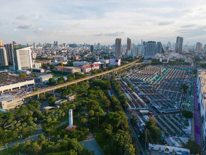 1. โรงแรมเบสท์เวสเทิร์น จตุจักร, 2. The Iconic Hotel Ari – Jatujak, 3. เดอะ ควอเตอร์ลาดพร้าว แอท ลาดพร้าวฮิลล์ บายยูเฮชจี, 4. โรงแรมเซ็นทารา แกรนด์ แอท เซ็นทรัลพลาซา ลาดพร้าว, 5. Boutique Poo-Yai Lee @BP Place, 6. C U INN Bangkok, 7. Aora Boutique Hostel Chatuchak, 8. Le Bonheur Poshtel, 9. Ease Hostel @ Chatuchak Bangkok, 10. BED TO BANGKOK, Top 10+ โรงแรมย่านจตุจักร ทำเลใกล้ MRT และ BTS ในระยะเดินได้