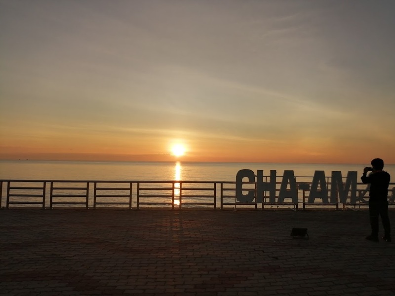 away by a day, camel republic, huai wonder camp, the field animals dream, tumlay cafe & bar, unseen thailand, คาเฟ่เพชรบุรี, คาเมลรีพับลิค, จันทร์จ้าว cafe & restaurant, ช่องกระจกนางพันธุรัต, ชะอำ, ต้นไม้ใบหญ้า คาเฟ่, ตลาดน้ำกวางโจว, ตลาดน้ำบนน้ำตก, ถ้ำวิมานจักรี, ถ้ำเขาย้อย, ที่เที่ยวเพชรบุรี, ที่เที่ยวเพชรบุรี 2023, ที่เที่ยวเพชรบุรี 2024, ที่เที่ยวเพชรบุรี 2566, ที่เที่ยวเพชรบุรี 2567, พระธาตุฉิมพลีพระเศรษฐีนวโกฏิ, พระนครคีรี, พระปรางค์ 5 ยอด, พระรามราชนิเวศน์, พระสังฆราชแตงโม, ยุ้งเกลือ บ้านแหลม, ลานผีเสื้อ, วังบ้านปืน, วัดข่อย, วัดถ้ำเขาหลวง, วัดมหาธาตุ, วัดมหาธาตุวรวิหาร, วัดใหญ่สุวรรณารามวรวิหาร, สวนสนุก, สวนสัตว์, สวิสเซอร์แลนด์ แดนเพชรบุรี, สะพานอ่าวบางตะบูน, สะพานแขวนเขื่อนแก่งกระจาน, หลวงพ่อหกนิ้ว, ห้วยสงสัยแคมป์, หาดชะอำ, หาดปึกเตียน, หาดเจ้าสำราญ, อ่าวบางตะบูน, อุทยานประวัติศาสตร์พระนครคีรี, เขานางนอน, เขานางพันธุรัต, เขาพะเนินทุ่ง, เขาวัง, เขาอีบิด, เขื่อนแก่งกระจาน, เดอะฟิลด์แอนนิมอลดรีมฟาร์มแอนด์การ์เด้น, เที่ยวเพชรบุรี, เพชรบุรี, แคมป์บ้านกร่าง, โครงการชั่งหัวมัน, top 26+ ที่เที่ยวเพชรบุรี [กรกฎาคม 2024] ท่องประวัติศาสตร์ พักผ่อนริมหาด สัมผัสธรรมชาติริมเขา