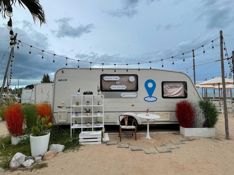 away by a day, camel republic, huai wonder camp, the field animals dream, tumlay cafe & bar, unseen thailand, คาเฟ่เพชรบุรี, คาเมลรีพับลิค, จันทร์จ้าว cafe & restaurant, ช่องกระจกนางพันธุรัต, ชะอำ, ต้นไม้ใบหญ้า คาเฟ่, ตลาดน้ำกวางโจว, ตลาดน้ำบนน้ำตก, ถ้ำวิมานจักรี, ถ้ำเขาย้อย, ที่เที่ยวเพชรบุรี, ที่เที่ยวเพชรบุรี 2023, ที่เที่ยวเพชรบุรี 2024, ที่เที่ยวเพชรบุรี 2566, ที่เที่ยวเพชรบุรี 2567, พระธาตุฉิมพลีพระเศรษฐีนวโกฏิ, พระนครคีรี, พระปรางค์ 5 ยอด, พระรามราชนิเวศน์, พระสังฆราชแตงโม, ยุ้งเกลือ บ้านแหลม, ลานผีเสื้อ, วังบ้านปืน, วัดข่อย, วัดถ้ำเขาหลวง, วัดมหาธาตุ, วัดมหาธาตุวรวิหาร, วัดใหญ่สุวรรณารามวรวิหาร, สวนสนุก, สวนสัตว์, สวิสเซอร์แลนด์ แดนเพชรบุรี, สะพานอ่าวบางตะบูน, สะพานแขวนเขื่อนแก่งกระจาน, หลวงพ่อหกนิ้ว, ห้วยสงสัยแคมป์, หาดชะอำ, หาดปึกเตียน, หาดเจ้าสำราญ, อ่าวบางตะบูน, อุทยานประวัติศาสตร์พระนครคีรี, เขานางนอน, เขานางพันธุรัต, เขาพะเนินทุ่ง, เขาวัง, เขาอีบิด, เขื่อนแก่งกระจาน, เดอะฟิลด์แอนนิมอลดรีมฟาร์มแอนด์การ์เด้น, เที่ยวเพชรบุรี, เพชรบุรี, แคมป์บ้านกร่าง, โครงการชั่งหัวมัน, top 26+ ที่เที่ยวเพชรบุรี [กรกฎาคม 2024] ท่องประวัติศาสตร์ พักผ่อนริมหาด สัมผัสธรรมชาติริมเขา