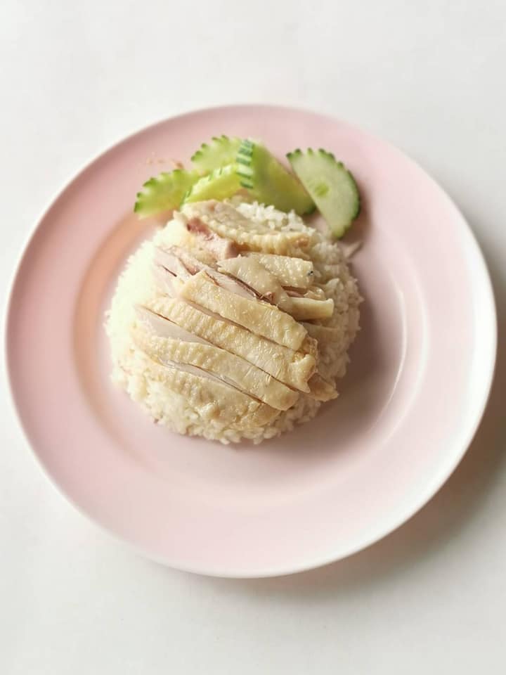 รวมร้านข้าวมันไก่ ภูเก็ต ข้าวหอม ไก่นุ่ม น้ำจิ้มเด็ด ร้านอร่อยที่ห้ามพลาด!