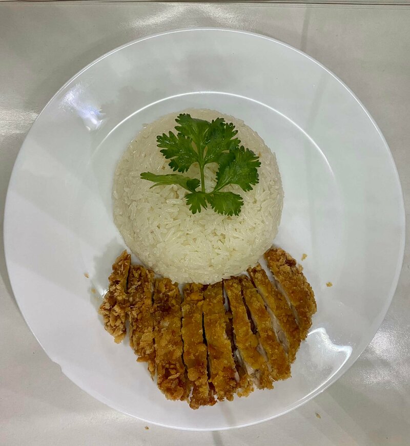 รวมร้านข้าวมันไก่ ภูเก็ต ข้าวหอม ไก่นุ่ม น้ำจิ้มเด็ด ร้านอร่อยที่ห้ามพลาด!