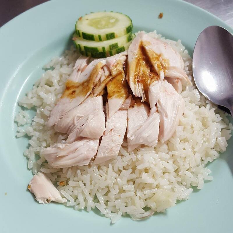 รวมร้านข้าวมันไก่ ภูเก็ต ข้าวหอม ไก่นุ่ม น้ำจิ้มเด็ด ร้านอร่อยที่ห้ามพลาด!