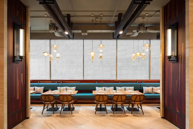 mercure bangkok surawong โรงแรมดีไซน์โมเดิร์น บนถนนสุรวงศ์ ใกล้แหล่งแฮงค์เอาท์