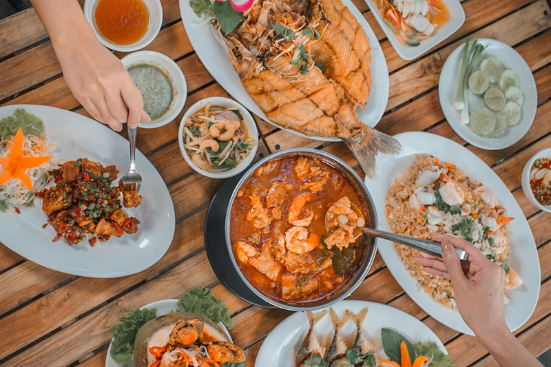 top 10+ ร้านอาหารชลบุรี 2567 วิวสวย ติดริมทะเล บรยากาศดี ราคาไม่แพง