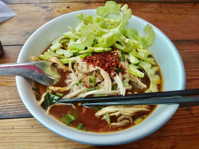 ก๋วยเตี๋ยวไก่มะระ : 13 ร้านก๋วยเตี่ยวไก่มะระ แต่ละร้านบอกเลยว่าเด็ด!