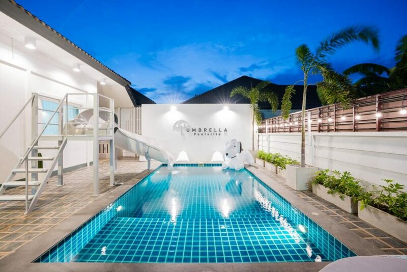 umbrella poolvilla pattaya มีความกว้างขวาง พักได้ 8 คน