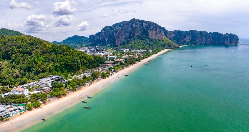 กระบี่, กระบี่ 2024, กระบี่ 2567, จังหวัดกระบี่, ถนนคนเดินกระบี่, ถ้ำพญานาค, ถ้ำพระนาง, ถ้ำไวกิ้ง, ทะเลอันดามัน, ทะเลแหวก กระบี่, ทะเลแหวก อ่าวนาง, ท่าปอมคลองสองน้ํา, ที่เที่ยวกระบี่, ที่เที่ยวกระบี่ 2567, ที่เที่ยวลับ กระบี่, น้ำตกร้อนคลองท่อม, พีพี, วัดคลองท่อม, วัดถ้ำเสือ, วัดถ้ำเสือ กระบี่, สระมรกต, หมู่เกาะพีพี, หมู่เกาะห้า, หมู่เกาะเหลาบิเละ, หาดต้นไทร, หาดพระนาง, หาดอ่าวนาง, หาดไร่เลย์, อ่าวมาหยา, เกาะทับ, เกาะปอดะ, เกาะพีพี, เกาะพีพีดอน, เกาะพีพีเล, เกาะรอก, เกาะลันตา, เกาะลันตาน้อย, เกาะลันตาใหญ่, เกาะหม้อ, เกาะห้อง, เกาะไก่, เกาะไม้ไผ่, เขาขนาบน้ำ, เขาผาค้อม, เที่ยวกระบี่, เที่ยวกระบี่ 2024, เที่ยวกระบี่ 2567, ไร่เลย์, top 20+ ที่เที่ยวกระบี่ [กรกฎาคม 2024] ความงดงามแห่งอันดามัน ตะลุยชมเกาะแห่งสรวงสวรรค์