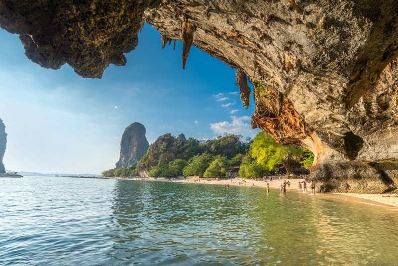 กระบี่, กระบี่ 2024, กระบี่ 2567, จังหวัดกระบี่, ถนนคนเดินกระบี่, ถ้ำพญานาค, ถ้ำพระนาง, ถ้ำไวกิ้ง, ทะเลอันดามัน, ทะเลแหวก กระบี่, ทะเลแหวก อ่าวนาง, ท่าปอมคลองสองน้ํา, ที่เที่ยวกระบี่, ที่เที่ยวกระบี่ 2567, ที่เที่ยวลับ กระบี่, น้ำตกร้อนคลองท่อม, พีพี, วัดคลองท่อม, วัดถ้ำเสือ, วัดถ้ำเสือ กระบี่, สระมรกต, หมู่เกาะพีพี, หมู่เกาะห้า, หมู่เกาะเหลาบิเละ, หาดต้นไทร, หาดพระนาง, หาดอ่าวนาง, หาดไร่เลย์, อ่าวมาหยา, เกาะทับ, เกาะปอดะ, เกาะพีพี, เกาะพีพีดอน, เกาะพีพีเล, เกาะรอก, เกาะลันตา, เกาะลันตาน้อย, เกาะลันตาใหญ่, เกาะหม้อ, เกาะห้อง, เกาะไก่, เกาะไม้ไผ่, เขาขนาบน้ำ, เขาผาค้อม, เที่ยวกระบี่, เที่ยวกระบี่ 2024, เที่ยวกระบี่ 2567, ไร่เลย์, top 20+ ที่เที่ยวกระบี่ [กรกฎาคม 2024] ความงดงามแห่งอันดามัน ตะลุยชมเกาะแห่งสรวงสวรรค์