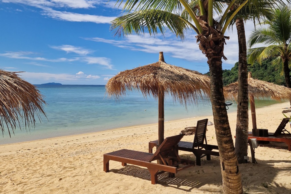 koh hai fantasy resort and spa, koh ngai cliff beach resort, koh ngai kaimuk thong resort, koh ngai paradise beach resort, koh ngai resort, koh ngai thanya resort, thapwarin resort, ทับวารินทร์ รีสอร์ท, ที่พักเกาะไหง, ที่พักเกาะไหง 2024, ที่พักเกาะไหง 2567, ที่พักเกาะไหง ติดทะเล, ที่พักเกาะไหง ติดทะเล 2024, ที่พักเกาะไหง ติดทะเล 2567, เกาะไหง, เกาะไหง คลิฟ บีช รีสอร์ท, เกาะไหง ธัญญา รีสอร์ท, เกาะไหง พาราไดซ์ บีช รีสอร์ท, เกาะไหง รีสอร์ท, เกาะไหง แฟนตาซี รีสอร์ท แอนด์ สปา, เกาะไหง ไข่มุกทอง รีสอร์ท, top 9+ ที่พักเกาะไหง [กรกฎาคม 2024] หนีความวุ่นวาย เอนกายสัมผัสธรรมชาติ ท่ามกลางความเงียบสงบ