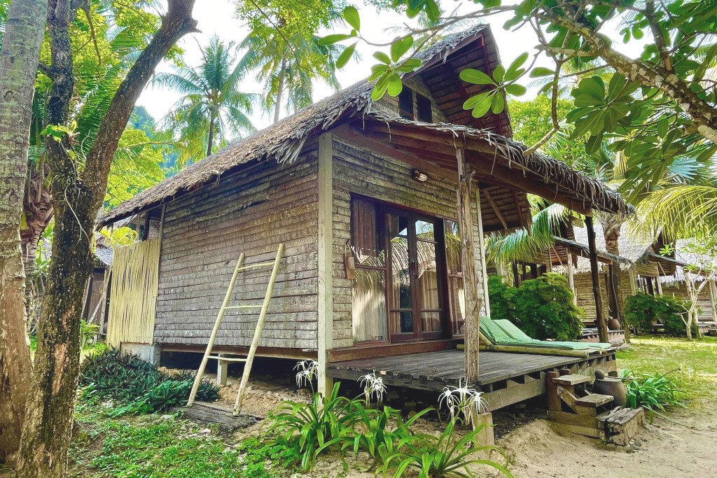 koh hai fantasy resort and spa, koh ngai cliff beach resort, koh ngai kaimuk thong resort, koh ngai paradise beach resort, koh ngai resort, koh ngai thanya resort, thapwarin resort, ทับวารินทร์ รีสอร์ท, ที่พักเกาะไหง, ที่พักเกาะไหง 2024, ที่พักเกาะไหง 2567, ที่พักเกาะไหง ติดทะเล, ที่พักเกาะไหง ติดทะเล 2024, ที่พักเกาะไหง ติดทะเล 2567, เกาะไหง, เกาะไหง คลิฟ บีช รีสอร์ท, เกาะไหง ธัญญา รีสอร์ท, เกาะไหง พาราไดซ์ บีช รีสอร์ท, เกาะไหง รีสอร์ท, เกาะไหง แฟนตาซี รีสอร์ท แอนด์ สปา, เกาะไหง ไข่มุกทอง รีสอร์ท, top 9+ ที่พักเกาะไหง [กรกฎาคม 2024] หนีความวุ่นวาย เอนกายสัมผัสธรรมชาติ ท่ามกลางความเงียบสงบ