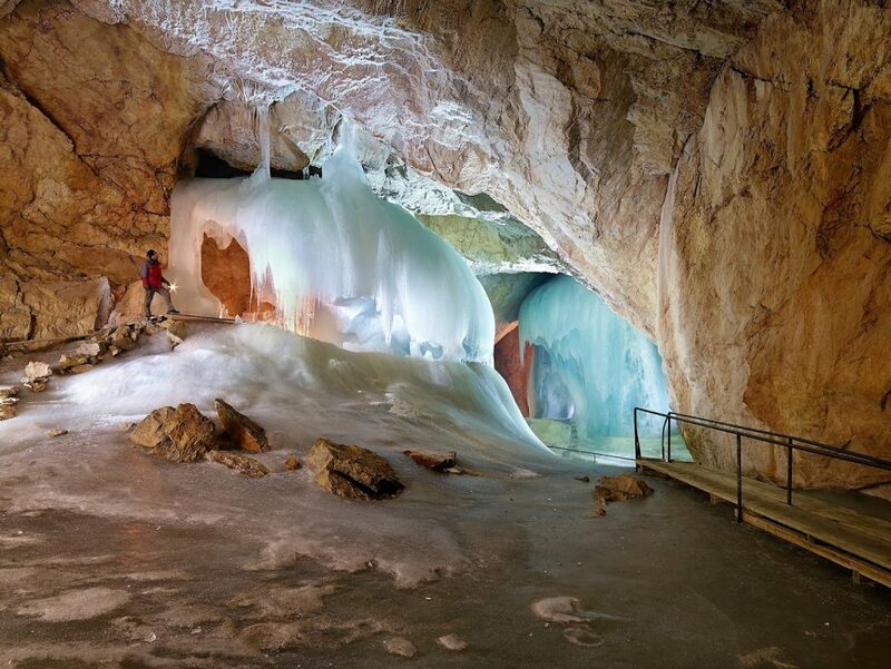 capital of alps, danube, eisriesenwelt ice cave, evangelische pfarrkirche hallstatt, graz, grossglockner, grossglockner high alpine road, hallstatt, hohe tauern national park, innsbruck, klagenfurt, krimml falls, kunsthaus, lindworm fountain, mirabell palace, murinsel, salzach, salzburg, schloss ambras, swarovski crystal worlds, the sound of music, unesco, vienna, wachau valley, white lake, wolfgang amadeus mozart, world of the ice giants, กราซ, ซาลซ์บูร์ก, ถ้ำน้ำแข็ง, ถ้ำน้ำแข็งที่ใหญ่ที่สุดในโลก, ถิ่นกำเนิดของโมซาร์ท, ที่เที่ยวออสเตรีย, ประเทศออสเตรีย, ปราสาทอัมบราส, พระราชวังมิราเบล, พระราชวังฮอฟบวร์ก, พระราชวังเชินบรุนน์, มนต์รักเพลงสวรรค์, มหาวิหารเซนต์สตีเฟน, มูรินเซล, ลานน้ำพุมังกรลินท์วูร์ม, วาเคา วัลเล่ย์, องค์กรยูเนสโก, ออสเตรีย, ออสเตรีย 2024, ออสเตรีย2023, ออสเตรีย2566, อินส์บรูค, อุทยานแห่งชาติ, ฮัลล์สตัทท์, เที่ยวออสเตรีย, เที่ยวออสเตรีย 2567, เทือกเขาแอลป์, เมืองคลาเกนฟูร์ท, เมืองที่น่าอยู่ที่สุดในโลก, เมืองมหาวิทยาลัยของออสเตรีย, เวียนนา, แม่น้ำดานูบ, แม่น้ำเมอร์เลย, แหล่งมรดกโลก, โมซาร์ท, ไส้กรอกเวียนนา, top 10+ ที่เที่ยวออสเตรีย [กรกฎาคม 2024] วิวธรรมชาติระดับมรดกโลก บรรยากาศโรแมนติก