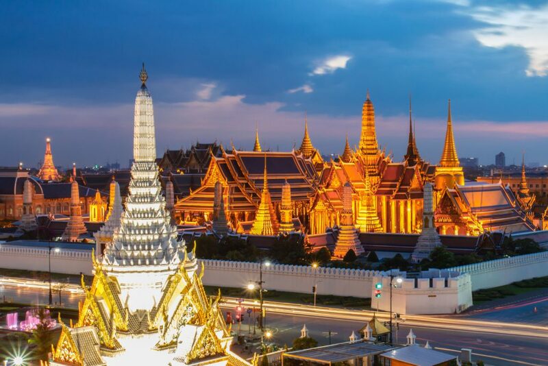 1. The Temple of the Emerald Buddha, 2. Wat Yannawa (The Boat Temple), 3. Wat Ratchabophit Sathitmahasimaram Ratchaworawihan&nbsp;Temple, 4. Wat Traimit Withayaram Worawihan (Golden Buddha), 5. Wat Pho (Wat Phra Chettuphon Wimon Mangkhalaram Ratchaworamahawihan), 6. Golden Mount Temple (Wat Saket)&nbsp;, 7. Wat Benchamabophit (The Marble Temple), 8. Wat Ratchanatdaram, 9. Wat Arun Ratchawararam Ratchawaramahawihan, Top 9+ Worth Visiting Iconic Artistic Temples in Bangkok