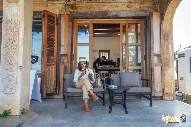 คาเฟ่นครพนม, ร้านกาแฟนครพนม, 76a the space นครพนม, 76a the space นครพนม คาเฟ่ในอาคารเก่าสไตล์โคโรเนียล