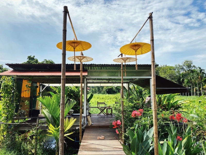 bake and more, bellinee’s rayong, guer cafe, happy camper rayong, happy camper คาเฟ่, mama don’t like espresso bar & bake lab, mhuan fun cafe & art, misahouse, phala craft coffee roasters, seaseoul cafe, she sails cafe & beach club, she sails rayong, the creeper house, triple o coffee, u cup coffee, คาเฟ่ระยอง, คาเฟ่ระยอง 2024, คาเฟ่ระยอง 2567, คาเฟ่ริมทะเล ระยอง, คาเฟ่เปิดใหม่ ระยอง, คาเฟ่ใกลฉัน, ซีโซล คาเฟ่, ปาฎี, มาม่า ดอนท์ ไลท์ คาเฟ่, มิสะเฮ้าท์, ระยอง 2024, ระยอง 2567, ระยอง คาเฟ่, ร้านปาฎี, ร้านเกื้อ, สวนก๋ง, เที่ยวระยอง, เบค แอนด์ มอร์ คาเฟ่, เบลลินี่ ระยอง, เหมือนฝัน คาเฟ่, top 15+ คาเฟ่ระยอง [สิงหาคม 2024] นั่งจิบชากาแฟ ทานเบเกอรี่ ดื่มด่ำธรรมชาติ รับลมริมทะเล