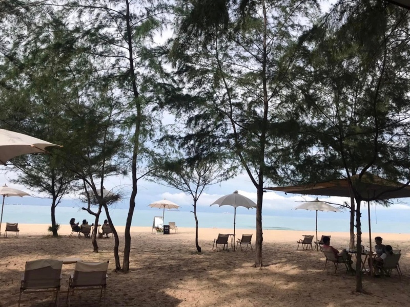 bake and more, bellinee’s rayong, guer cafe, happy camper rayong, happy camper คาเฟ่, mama don’t like espresso bar & bake lab, mhuan fun cafe & art, misahouse, phala craft coffee roasters, seaseoul cafe, she sails cafe & beach club, she sails rayong, the creeper house, triple o coffee, u cup coffee, คาเฟ่ระยอง, คาเฟ่ระยอง 2024, คาเฟ่ระยอง 2567, คาเฟ่ริมทะเล ระยอง, คาเฟ่เปิดใหม่ ระยอง, คาเฟ่ใกลฉัน, ซีโซล คาเฟ่, ปาฎี, มาม่า ดอนท์ ไลท์ คาเฟ่, มิสะเฮ้าท์, ระยอง 2024, ระยอง 2567, ระยอง คาเฟ่, ร้านปาฎี, ร้านเกื้อ, สวนก๋ง, เที่ยวระยอง, เบค แอนด์ มอร์ คาเฟ่, เบลลินี่ ระยอง, เหมือนฝัน คาเฟ่, top 15+ คาเฟ่ระยอง [สิงหาคม 2024] นั่งจิบชากาแฟ ทานเบเกอรี่ ดื่มด่ำธรรมชาติ รับลมริมทะเล