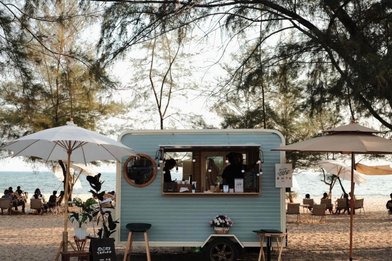 bake and more, bellinee’s rayong, guer cafe, happy camper rayong, happy camper คาเฟ่, mama don’t like espresso bar & bake lab, mhuan fun cafe & art, misahouse, phala craft coffee roasters, seaseoul cafe, she sails cafe & beach club, she sails rayong, the creeper house, triple o coffee, u cup coffee, คาเฟ่ระยอง, คาเฟ่ระยอง 2024, คาเฟ่ระยอง 2567, คาเฟ่ริมทะเล ระยอง, คาเฟ่เปิดใหม่ ระยอง, คาเฟ่ใกลฉัน, ซีโซล คาเฟ่, ปาฎี, มาม่า ดอนท์ ไลท์ คาเฟ่, มิสะเฮ้าท์, ระยอง 2024, ระยอง 2567, ระยอง คาเฟ่, ร้านปาฎี, ร้านเกื้อ, สวนก๋ง, เที่ยวระยอง, เบค แอนด์ มอร์ คาเฟ่, เบลลินี่ ระยอง, เหมือนฝัน คาเฟ่, top 15+ คาเฟ่ระยอง [สิงหาคม 2024] นั่งจิบชากาแฟ ทานเบเกอรี่ ดื่มด่ำธรรมชาติ รับลมริมทะเล