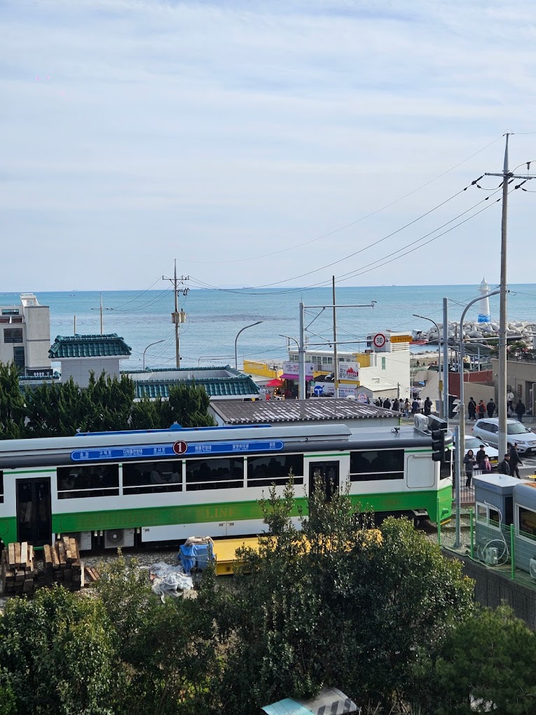 168 stairs, biff square, blue line park, busan international film festival, cheongsapo, gamcheon culture village, haedong yonggungsa, haeundae beach, little prince, nampodong shopping street, ocean breeze, sky capsule haeundae blue line park, songdo beach, songdo sky park, songdo sky walk, the bay 101, yacht club, คาเฟ่รถไฟแคปซูล, ชายหาดซงโด, ชายหาดแฮอุนแด, ตลาดนัมโพดง, ถ่ายรูปกับเจ้าชายน้อย, ทะเลปูซาน, ปูซาน 2024, ปูซาน 2567, ปูซานเกาลี 2567, ปูซานเกาหลี 2024, ปูซานเที่ยวไหนดี, พระสังกัจจายน์สีทอง, มุมลับ the bay 101, รถไฟปูซาน, รถไฟแคปซูล, วัดแฮดง ยงกุงซา, สตีทฟู๊ดเกาหลี, หมู่บ้านคัมชอน, อาหารเกาหลี, เที่ยวปูซาน, เที่ยวเกาหลี, เที่ยวเกาหลี 2024, เที่ยวเกาหลี 2567, แพนเค้กเกาหลี, โรงแรมในหมู่บ้านคัมชอน, โฮต็อก, top 10+ ที่เที่ยวปูซาน [สิงหาคม 2024] เกาหลีใต้ วิวปัง ถ่ายรูปสวย