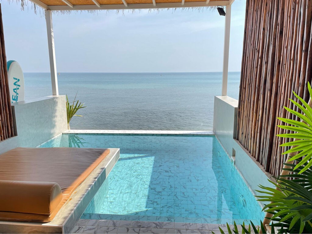 1.U&amp;Me resort, 2.ร็อคโค่ วิลล่า(Rocco Villa) เกาะล้าน, 3.All at Sea เกาะล้าน, 4.Mila มิ-ลา เกาะล้าน, 5.Tiennara Koh Larn Resort (เทียนนารา เกาะล้าน รีสอร์ท), 6.อากินะ บีช รีสอร์ท (Akina Beach Resort), 7.ไนอาร์ รีสอร์ท (Naia Resort), บอกต่อ! 7 ที่พักเกาะล้าน แนะนำ กันเลย พักสบาย มุมถ่ายรูปเยอะ